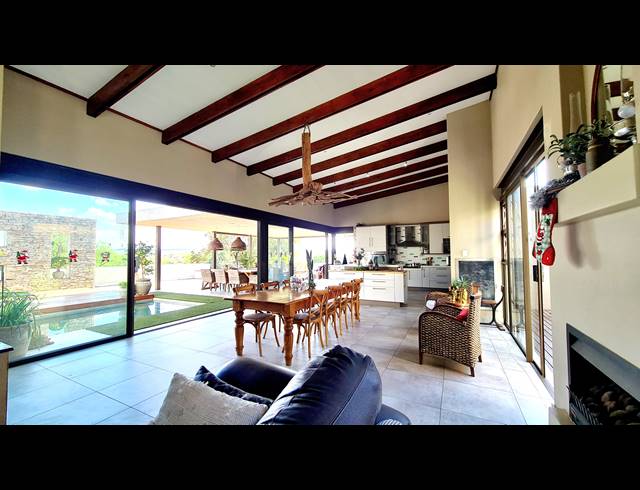 4 BEDROOM FREEHOLD FOR SALE IN SABLE HILLS